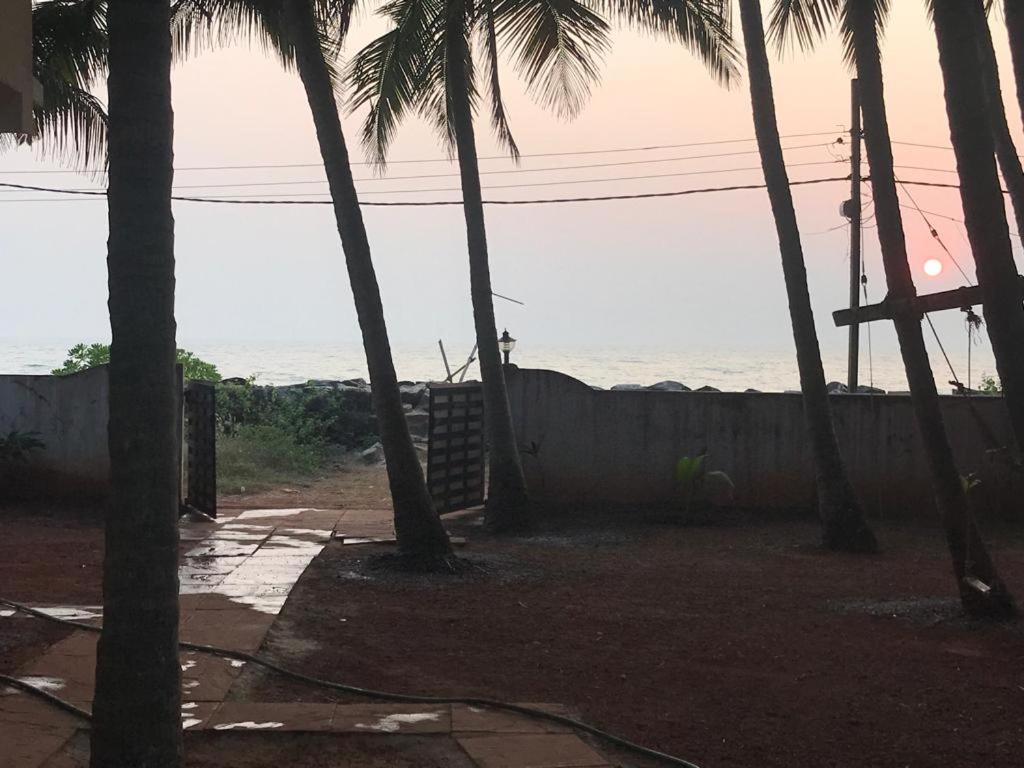 Kizhunna Rock Beach House Kannur Luaran gambar